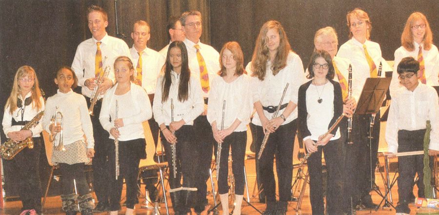 (Une partie des élèves de) L'école de musique lors du concert du 23 mars à St-Aubin. (Taille: 159k)
