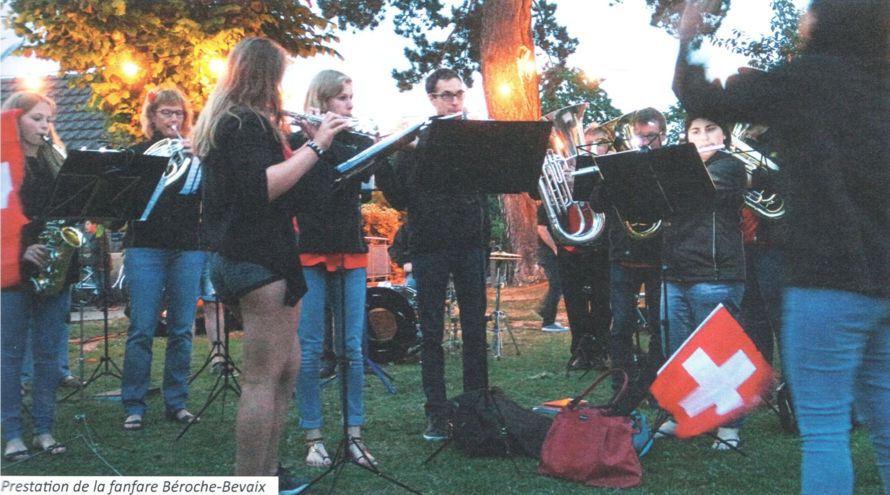 Prestation de la fanfare Béroche-Bevaix. (Taille: 318k)